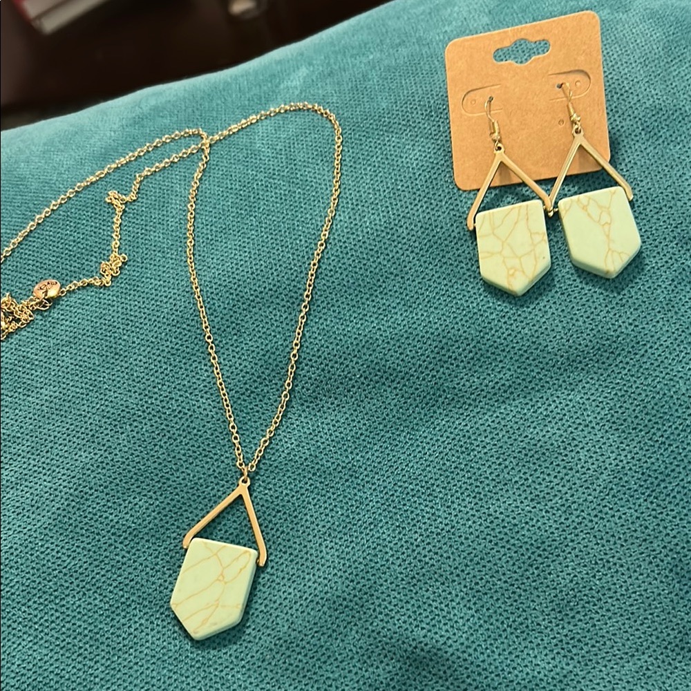 Plunder Turquoise and Gold Necklace and Earrings Set